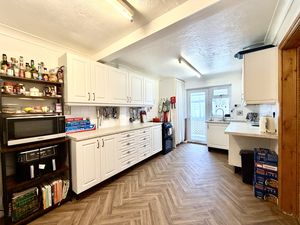 Kitchen Breakfast - click for photo gallery